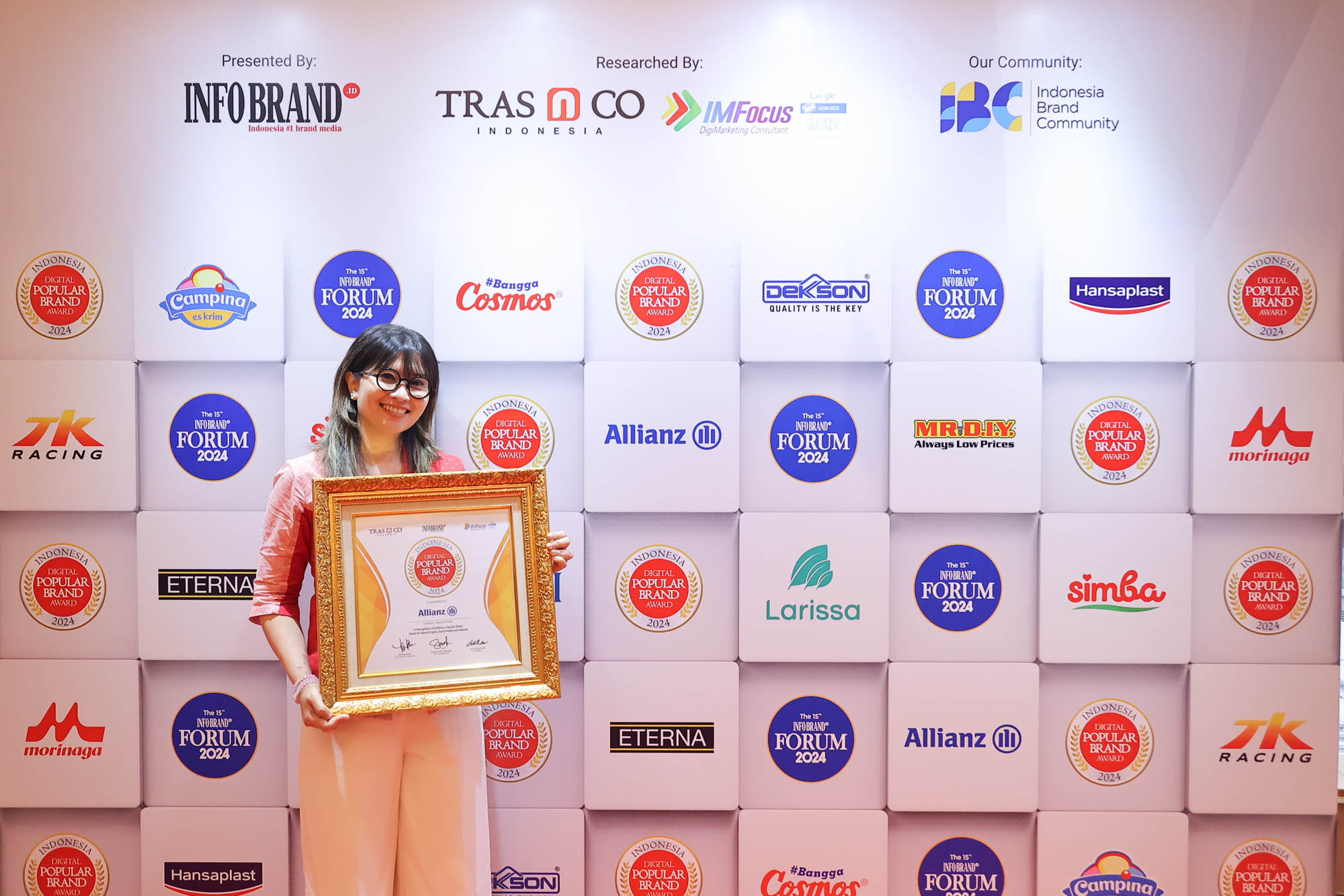 Allianz Utama Indonesia Raih Indonesia Digital Popular Brand Award 2024
