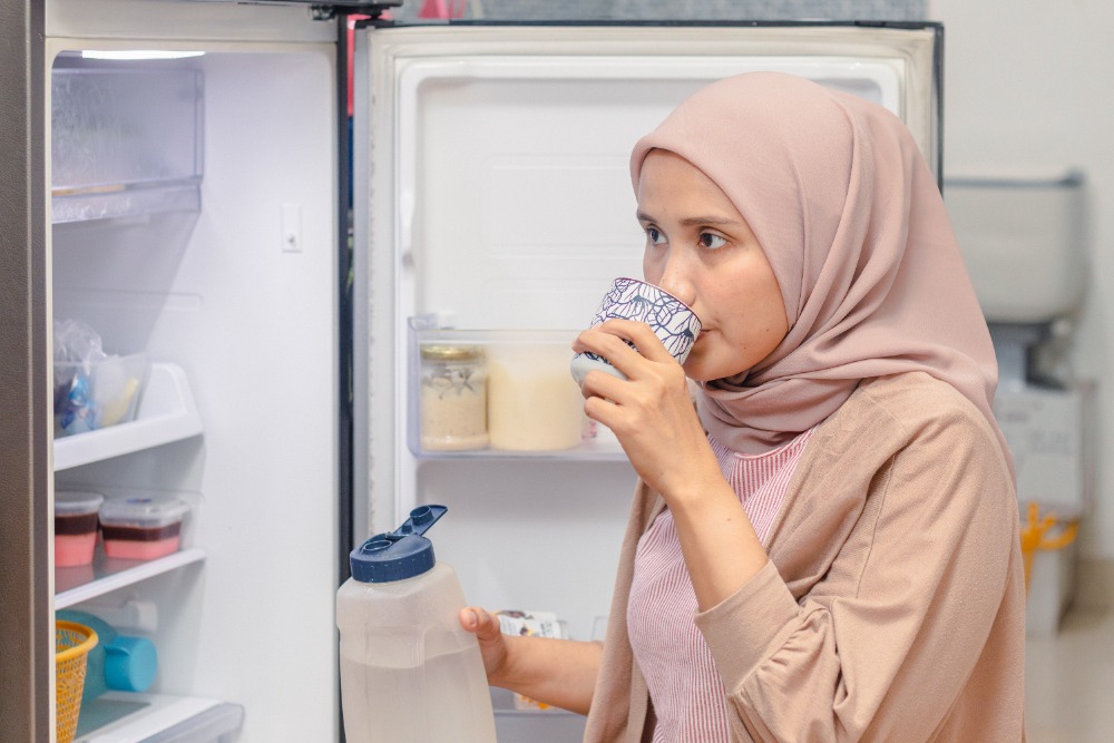 Bahaya Minum Air Es pada saat Buka Puasa