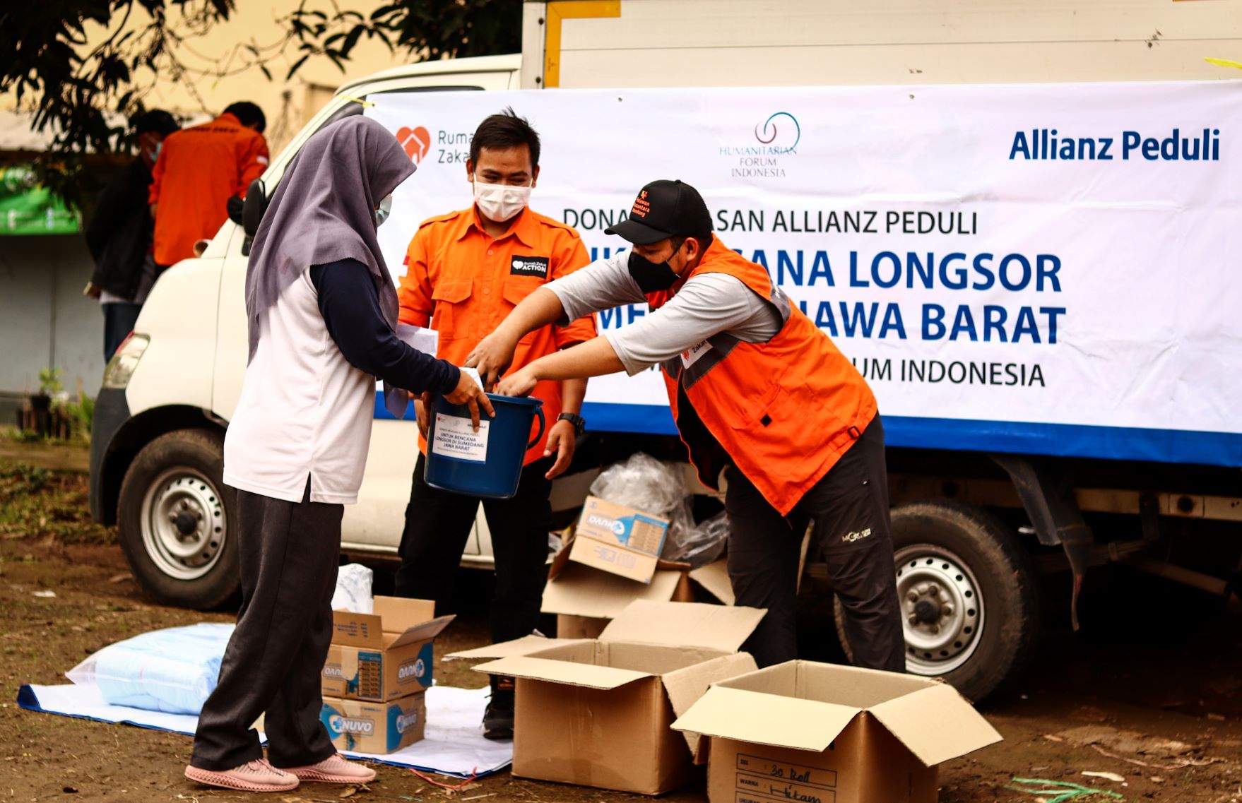 Penyaluran donasi di Sumedang, Jawa Barat dibantu oleh Rumah Zakat pada tanggal 27-28 Februari 2021