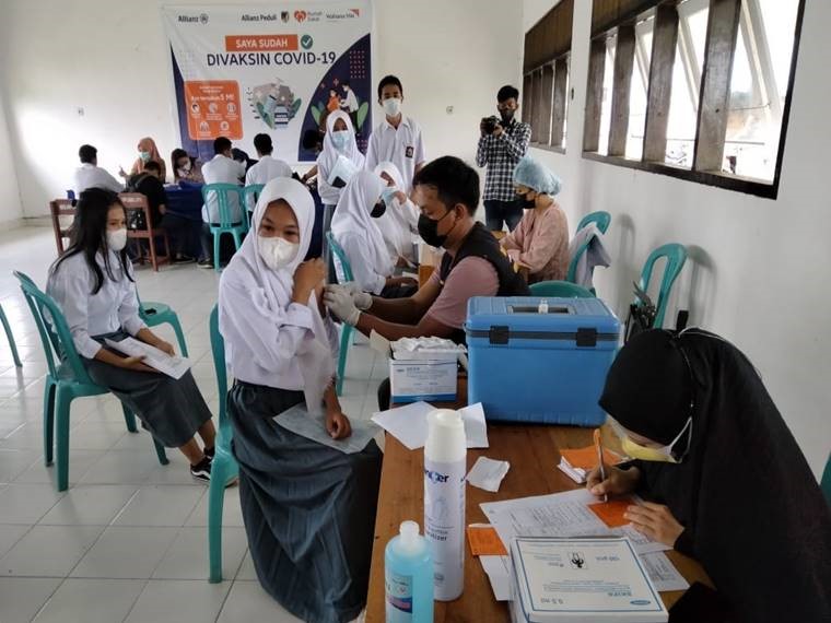 Yayasan Allianz Peduli mendukung percepatan vaksinasi dosis pertama kepada 500 akseptor di Kabupaten Sigi dan Donggala, Sulawesi Tengah