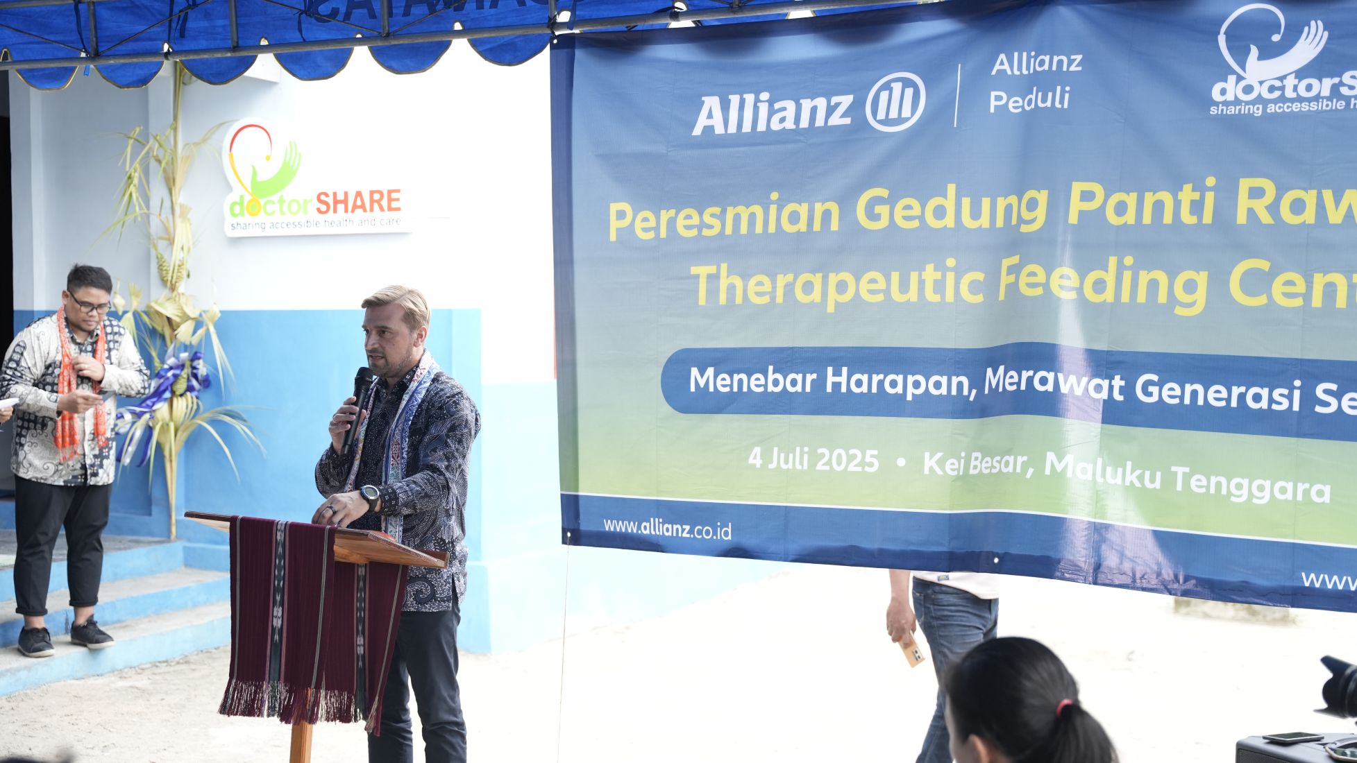 Alexander Grenz memberikan sambutan di Peresmian Panti Rawat Gizi