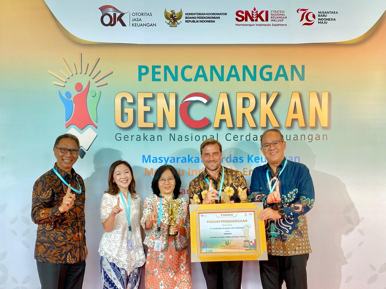 Allianz Indonesia Raih Penghargaan Program Literasi Keuangan Terbaik