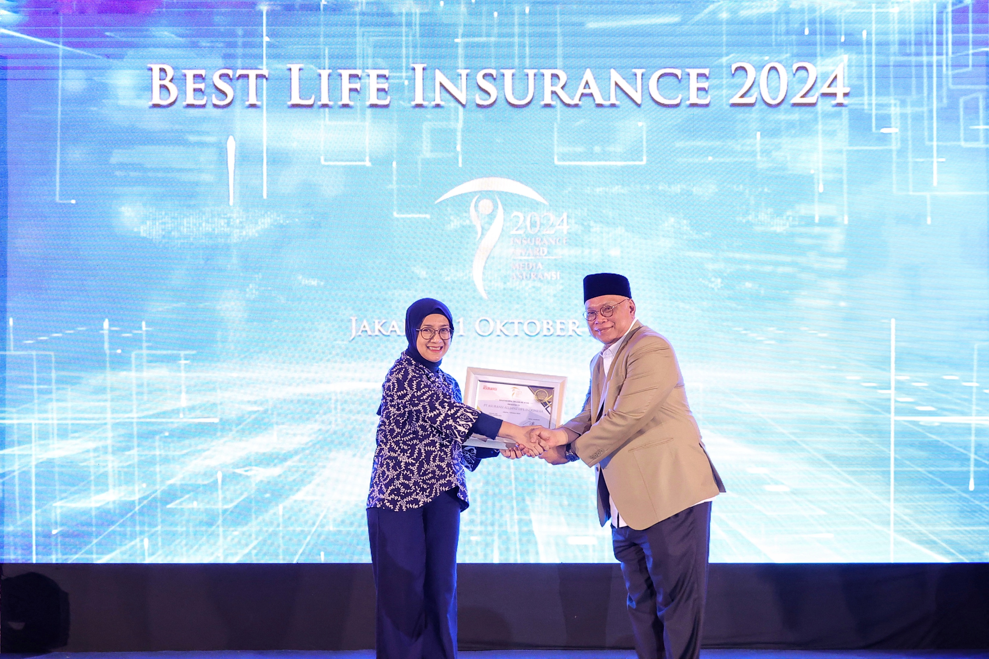 Allianz Life Raih Best Insurance Award 2024