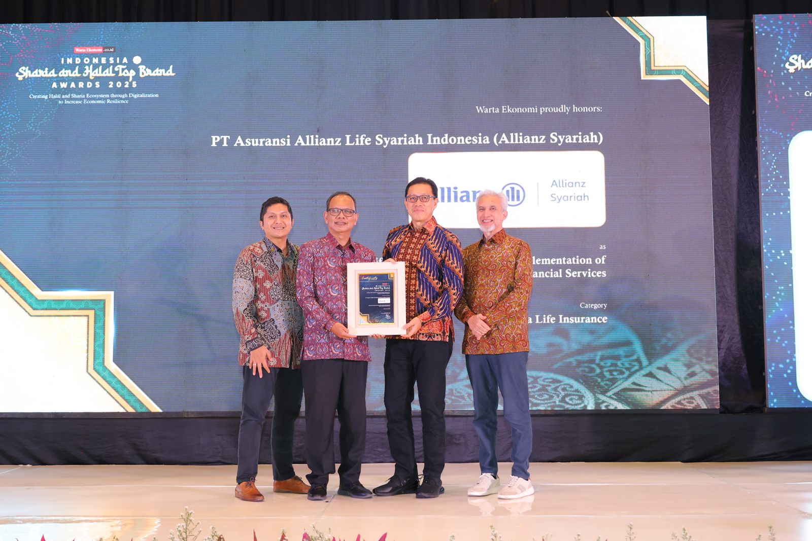 Allianz Syariah Raih Indonesia Sharia and Halal Top Brand Awards 2025